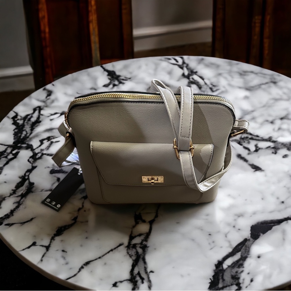 Women’s shoulder strap purse